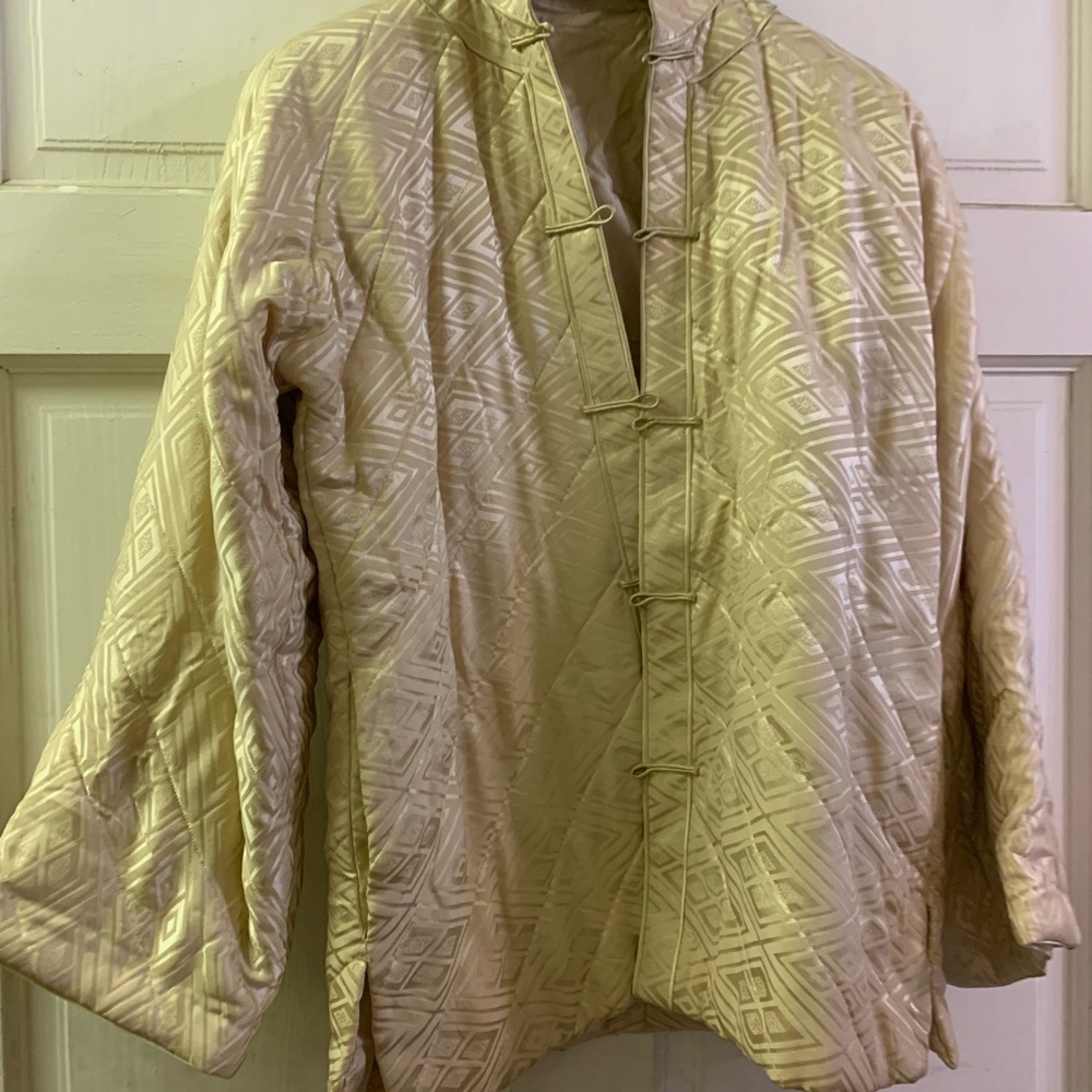 Beige Oriental‎ tags removed vintage treasure